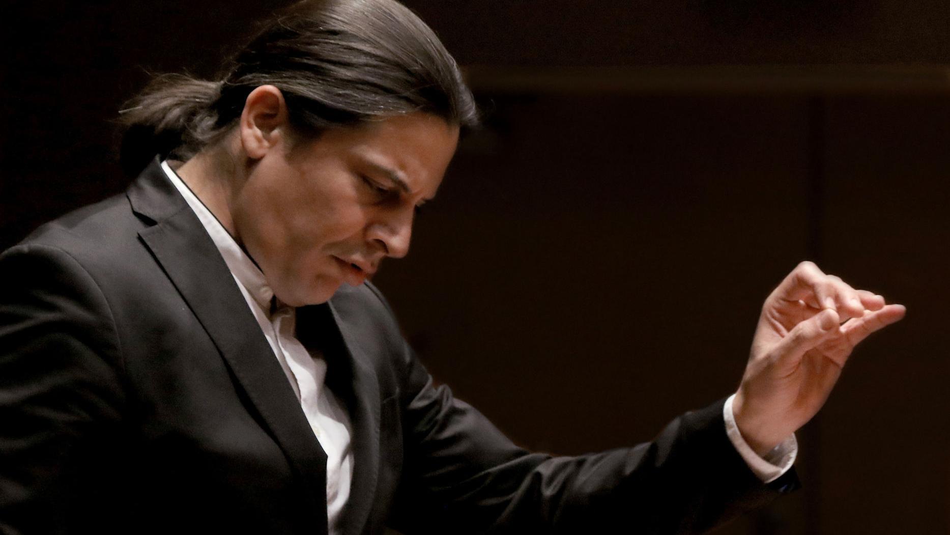 Conductor José Luis Gomez helps Tucson Symphony Orchestra soar in 'Firebird' concert